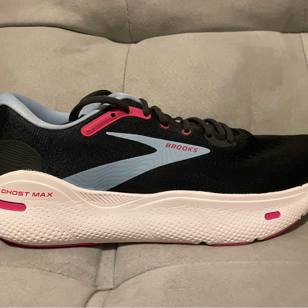 Brooks Ghost Max Women’s Size 10.5 Ebony/Open Air/Pink